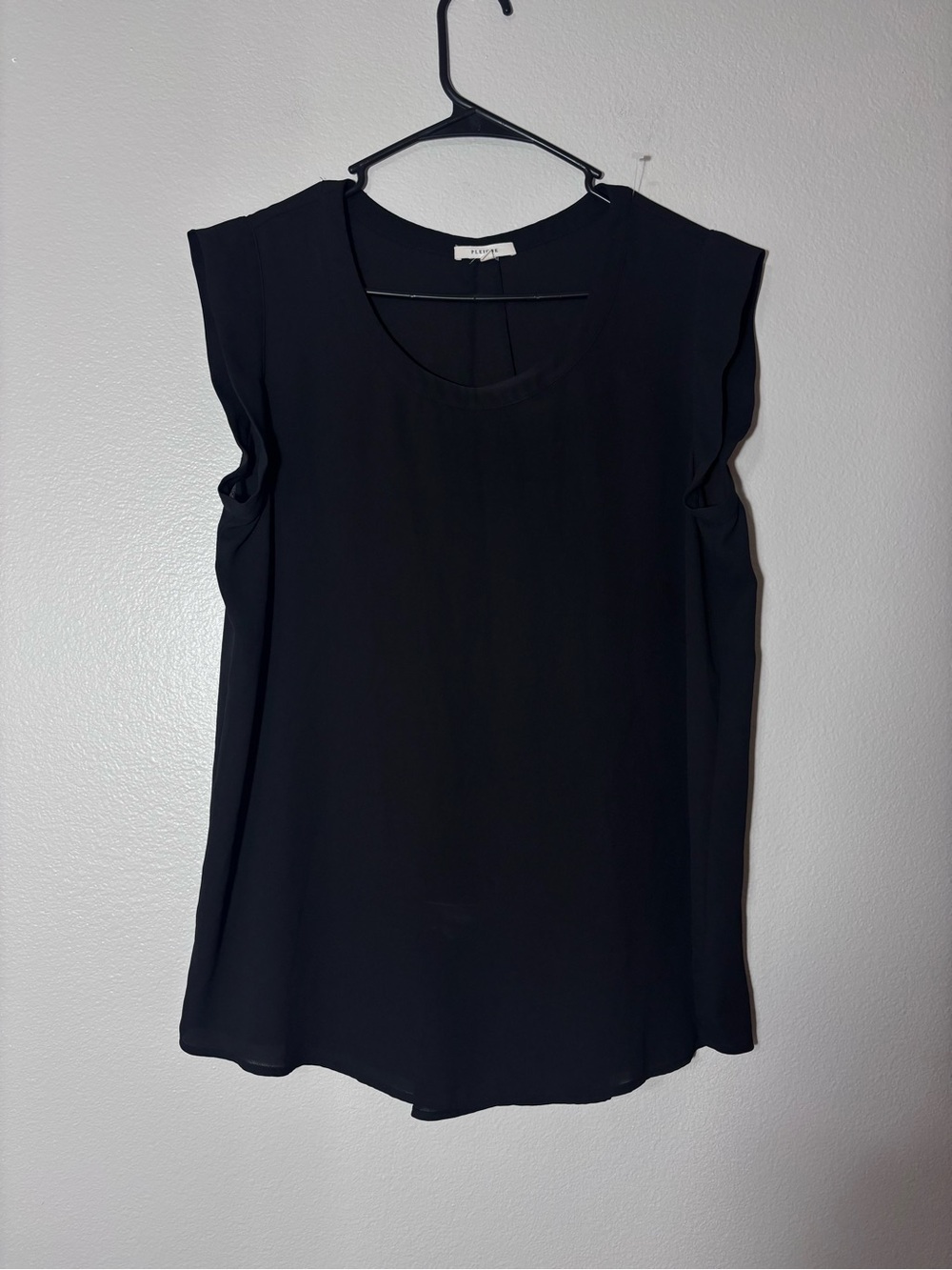 Pleione Black Sleeveless Scoop Neck Blouse